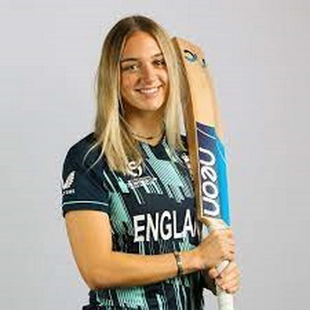 Maddie Ward Biography